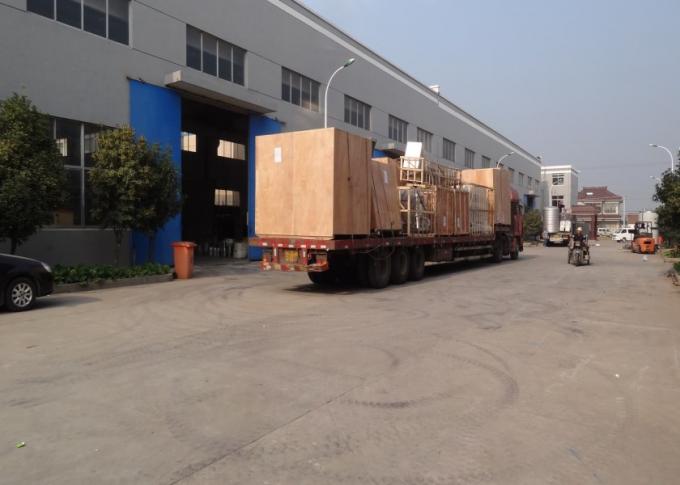 SGS Certificate Carbonated Drink Bottle Filling Machine For Glass Bottles 2