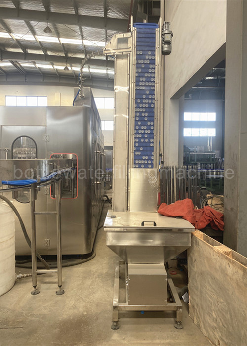0.5L 24000BPH SS304 PET دستگاه پر کردن بطری آب با انتقال دنده 2